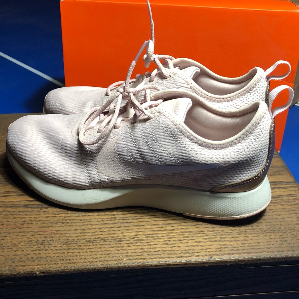 Nike light pink rose gold size 8 Dualtone racer